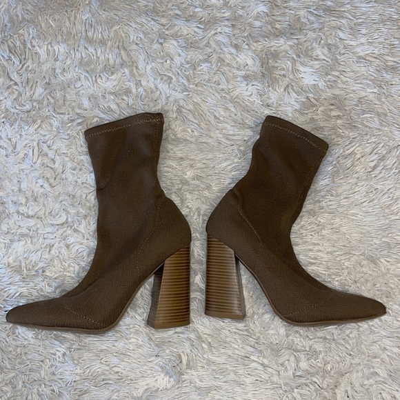 Trendy sock ankle boots - Picture 3 of 3